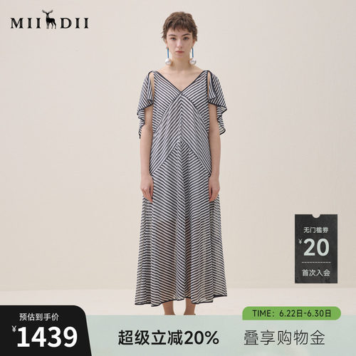 不对称条纹拼接，修饰身形，小披肩修饰手臂