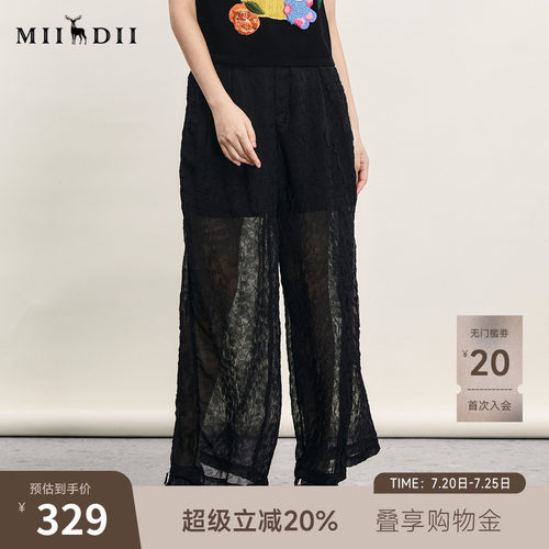 肌理感面料舒适柔软，版型简约大气