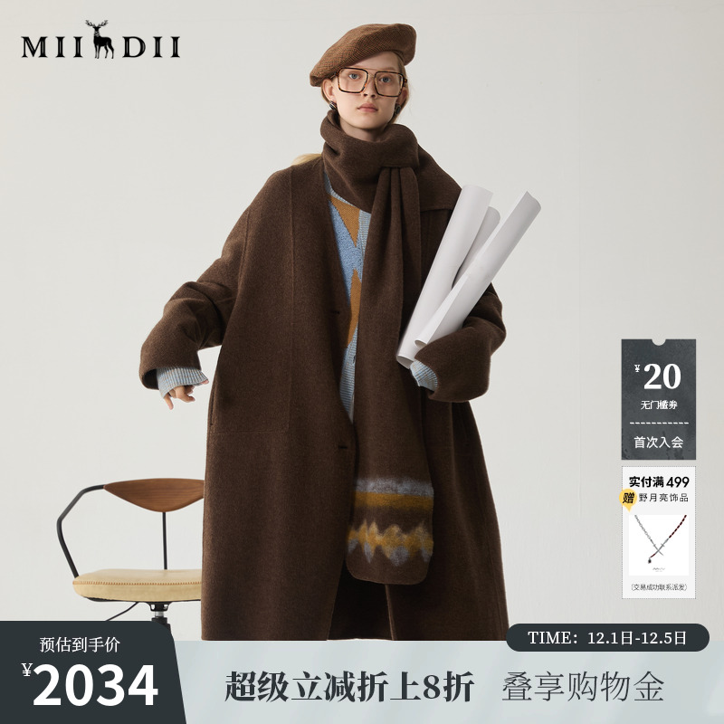 立体廓形裁剪，线条利落流畅，时髦大气