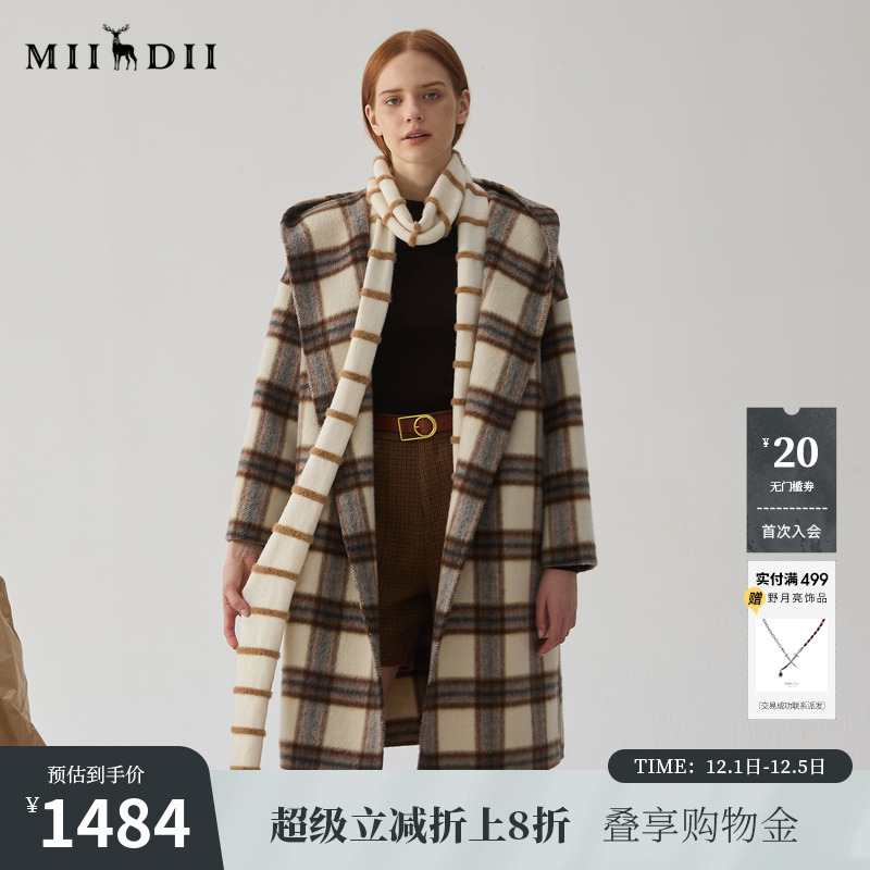 落肩连帽大衣，惬意松弛感