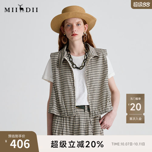 箱型立领，抽褶下摆，复古格纹，帅气知性。