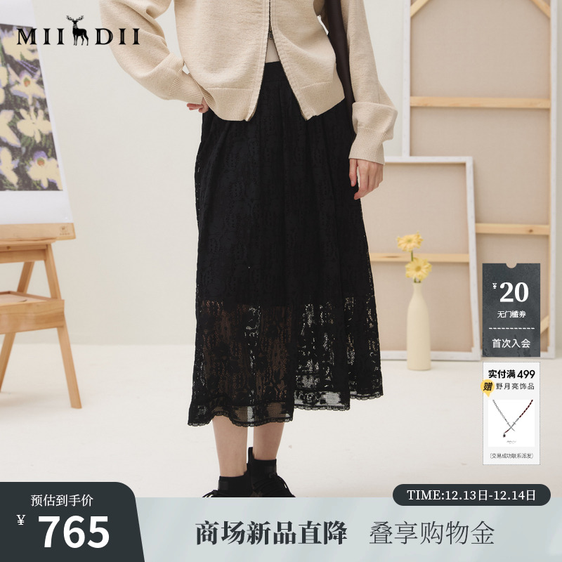 蕾丝提花 镂空肌理 量感裙摆 飘逸优雅