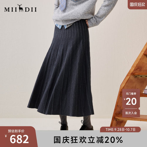 精纺羊毛织造，垂顺不膨胀，不易变形。