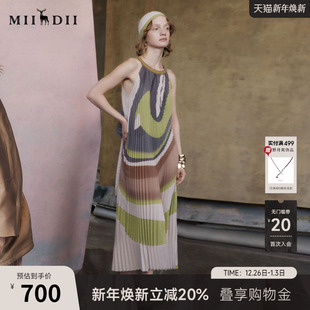 谜底连衣裙无袖 25春狂野复兴精灵可露丽挂脖花色压褶裙251ML0089