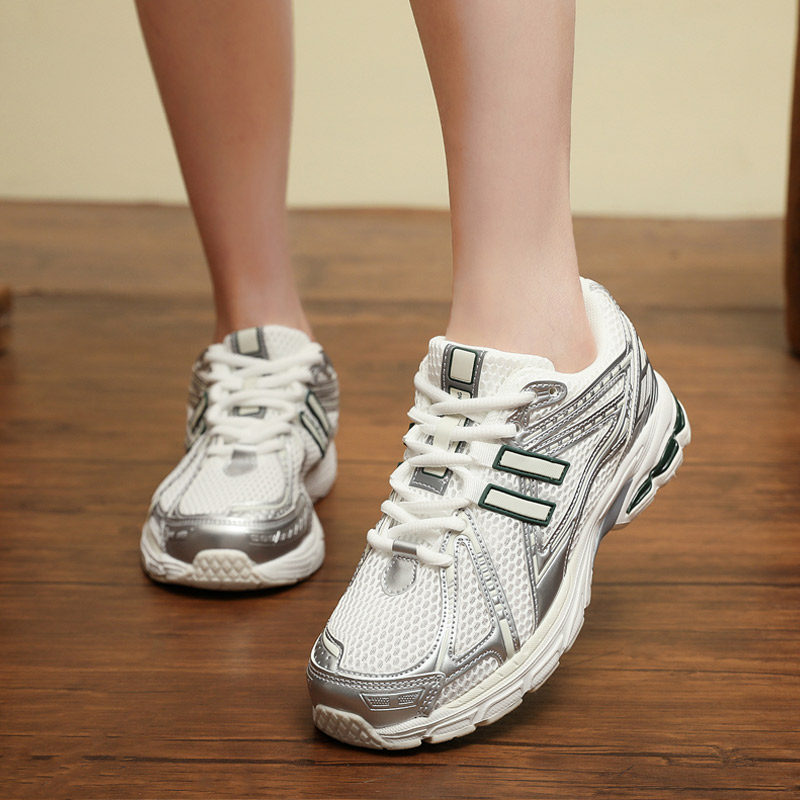 港风厚底圆头跑步鞋透气女鞋休闲