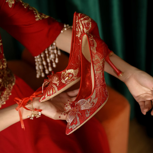 KAKA红色婚鞋新娘鞋秀禾服鞋