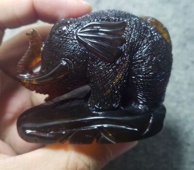 缅甸琥珀 金棕珀 摆件 大象 雕件 92.1克 80MM