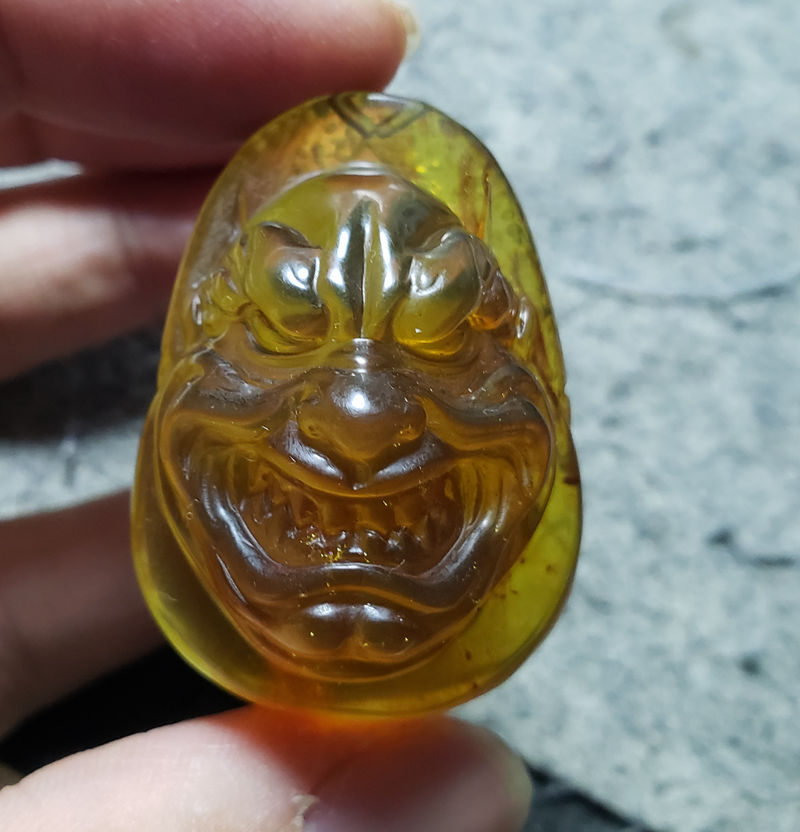 缅甸琥珀棕红珀金棕珀 雕件吊坠坠子 恶灵 12.4克 42MM