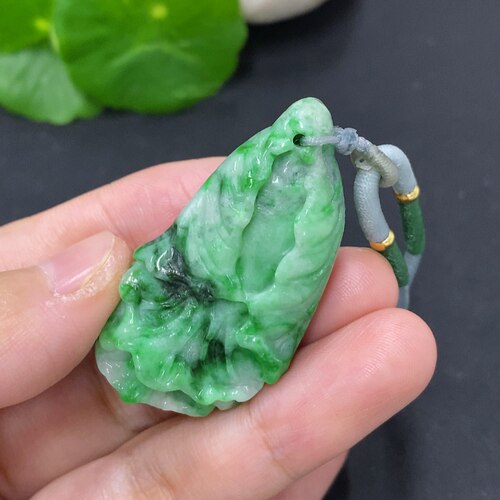 翡翠天然A货辣绿白菜吊坠坠子45MM