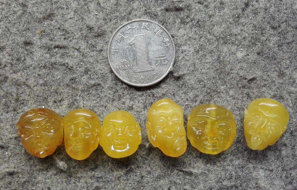 蜜蜡 金珀 罗汉 小雕件 背云 地主佛头 尺寸见对比图 Z30