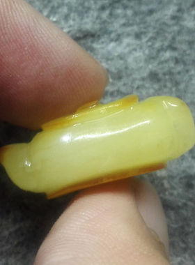 蜜蜡 把把壶 小雕件 挂坠 2.75克 27*17*11MMM 1