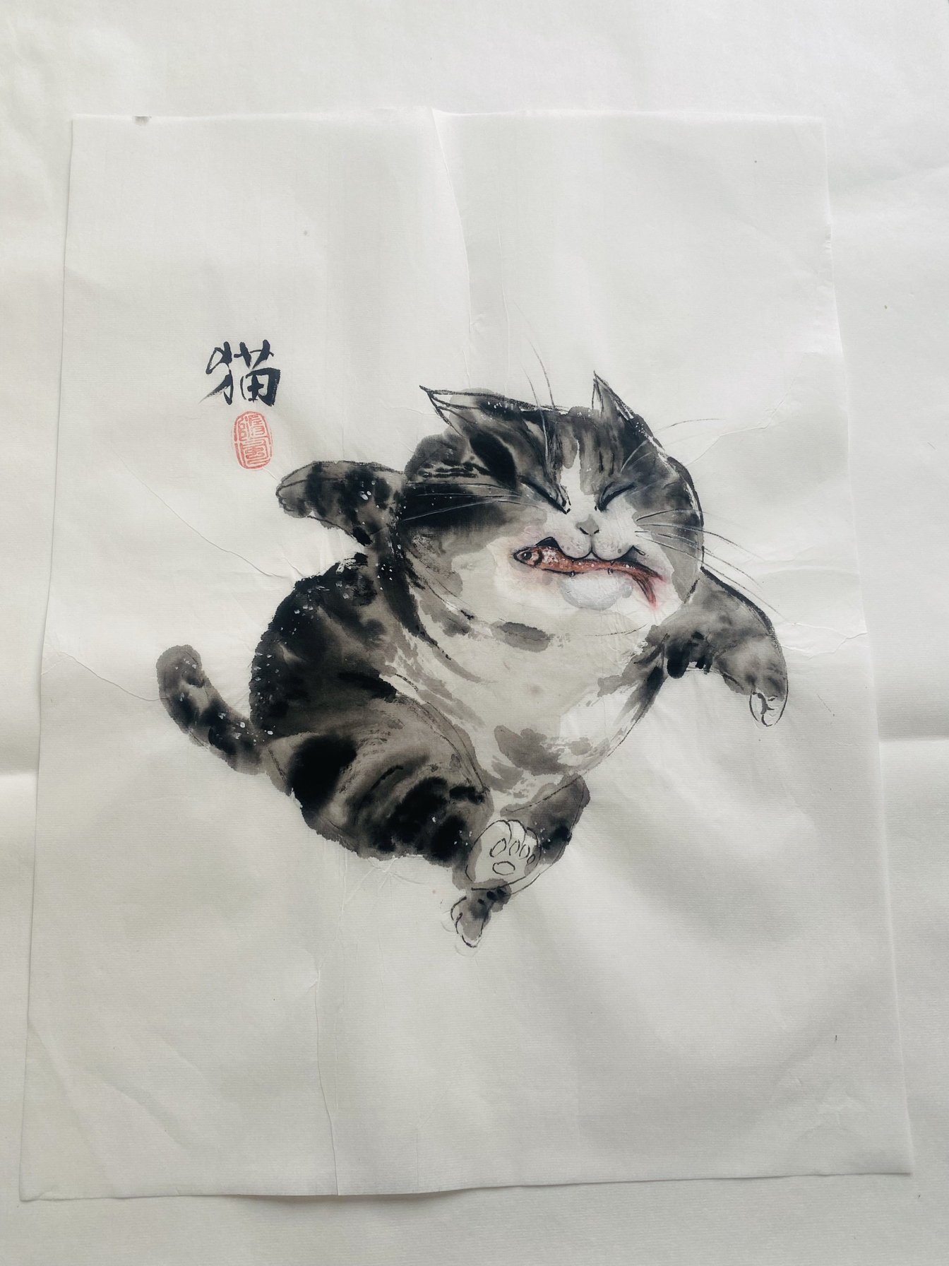 纯手绘国画写意装饰画玄关挂画水墨画客厅装饰画快乐偷鱼的小猫图片