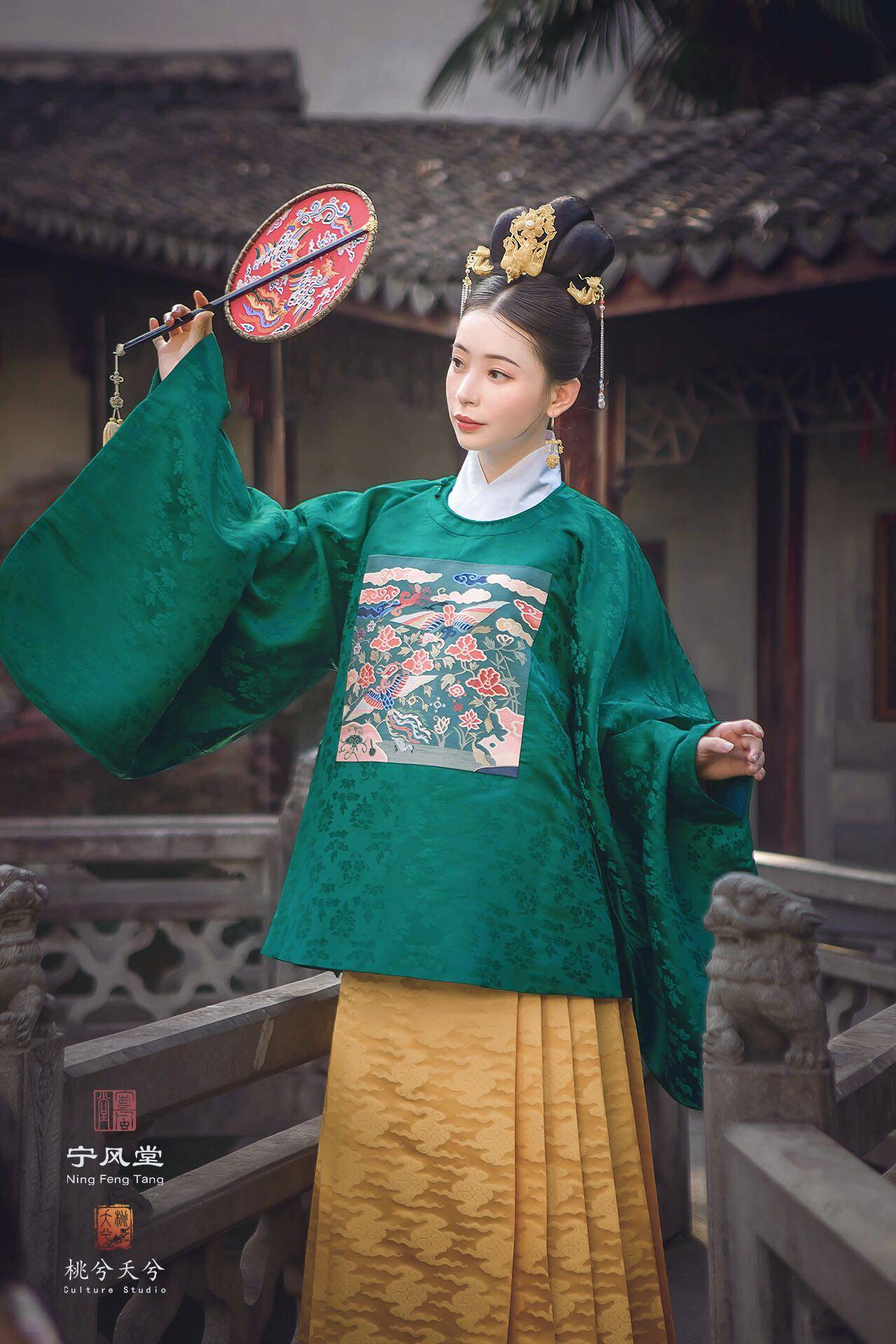 大明汉服宁风堂传统服饰仿明制黄底如意云纹七枚缎马面裙(定制)