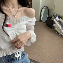 Real price: watch out for machine exposed collarbone one line collar pleated shirt female sweet cool ear side bubble sleeve off shoulder top