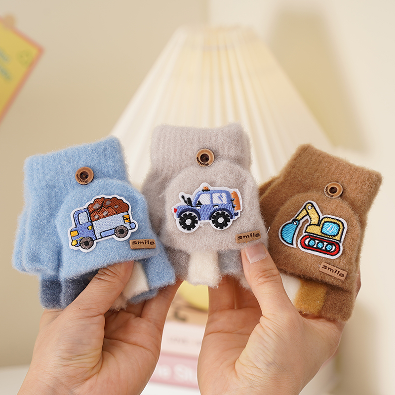 0-3岁宝宝冬天保暖手套可爱汽车