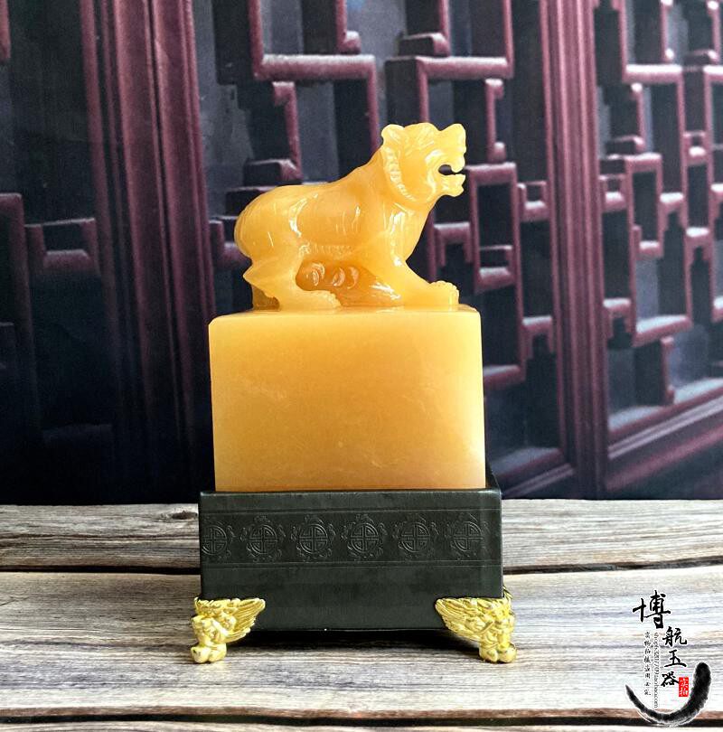 天然米黄玉老虎玉玺印章摆件官印大号招财镇宅客厅办公室桌装饰品