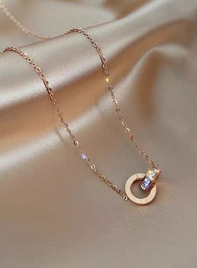 奥特莱斯玫瑰金双环项链罗马数字轻奢小众高级感锁骨链首饰女配饰