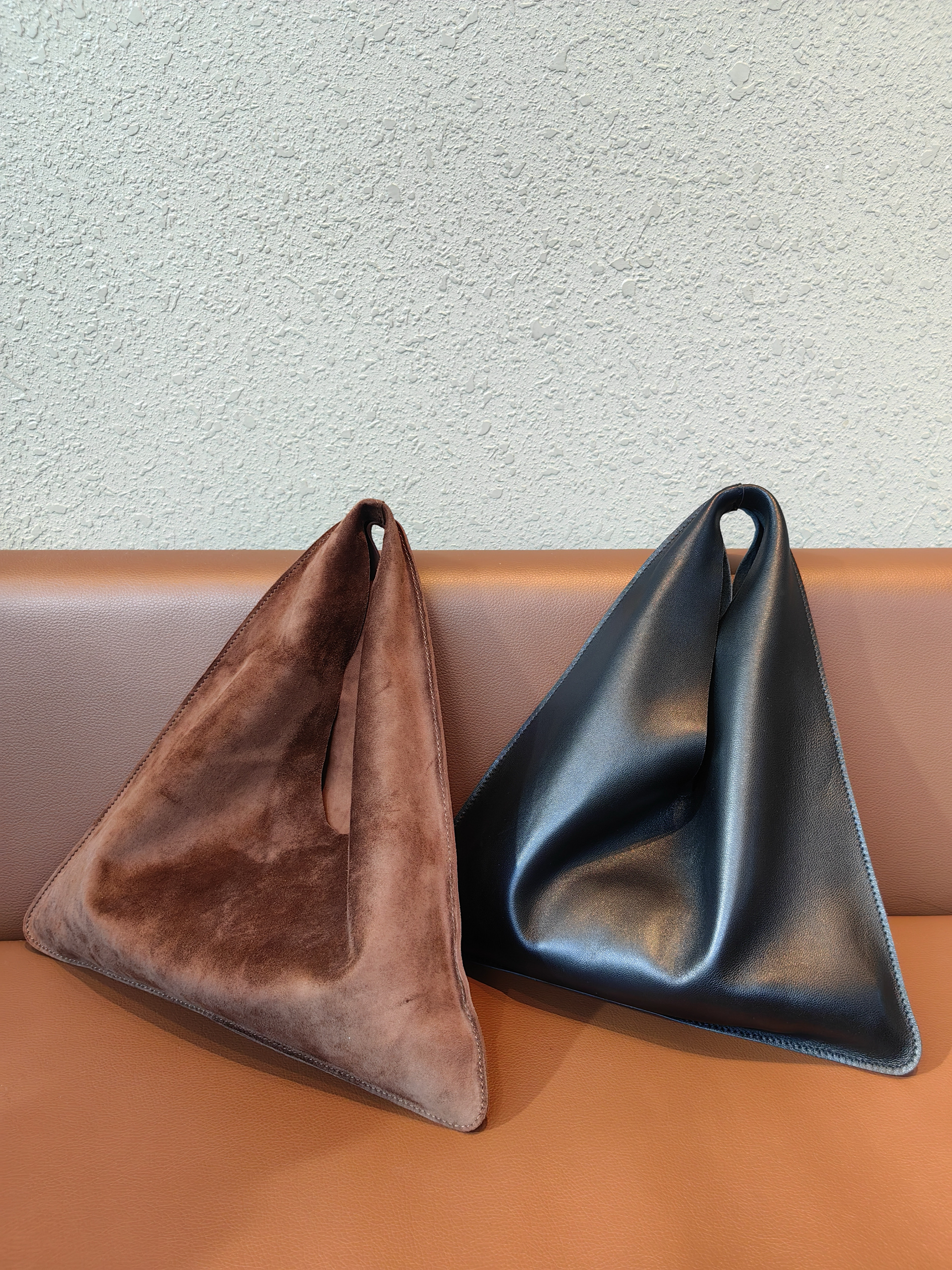 小众设计感磨砂复古三角羊皮手提包新款百搭时尚通勤简约手拎包包