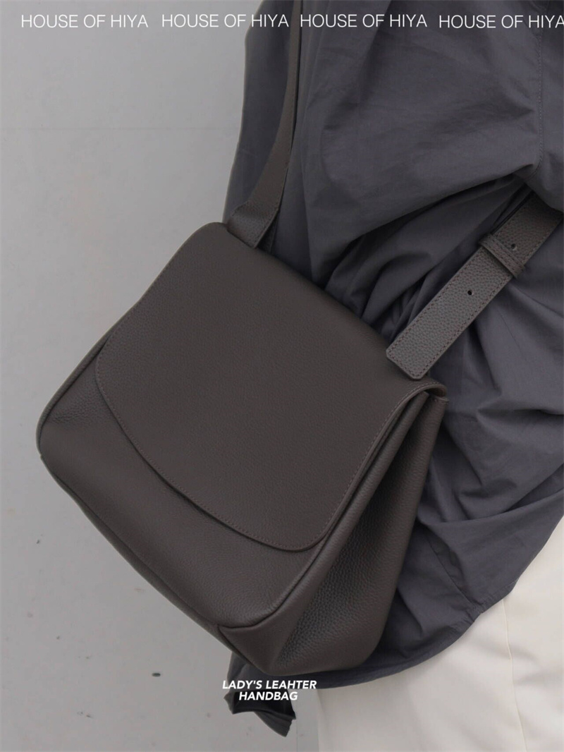 House Of Hiya小众通勤邮差包翻盖单肩大容量斜挎包