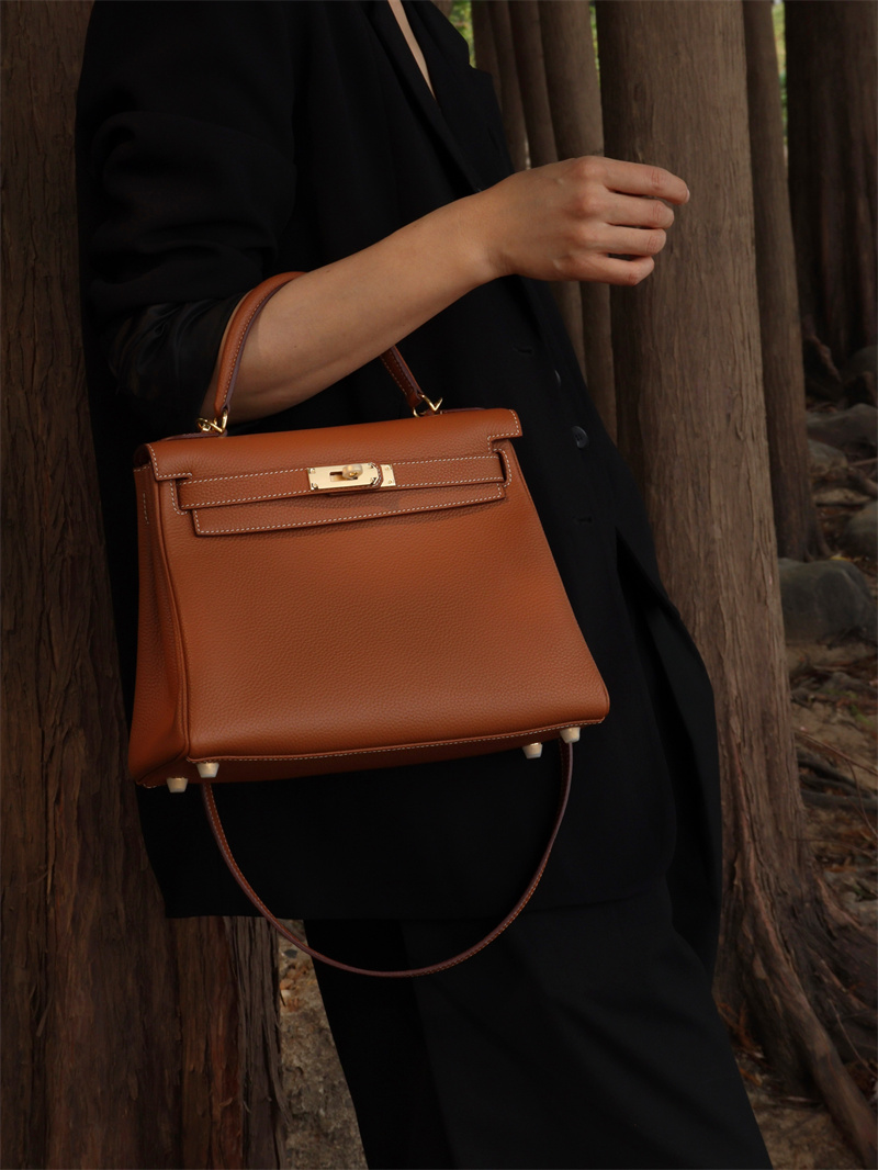 定制小牛皮荔枝纹锁扣通勤斜挎