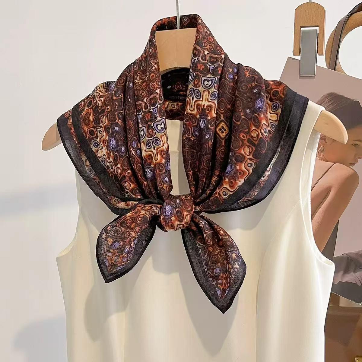 方巾韩版新款68cm春夏时尚薄款高档丝巾气质小领巾职业系脖女装饰