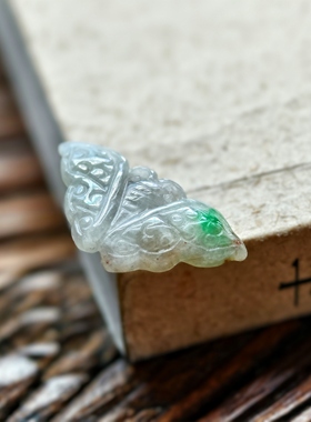 缅甸老料天然翡翠a货黄加绿飘绿洒金项链吊坠手工雕刻蝴蝶压襟
