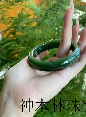 新疆菠菜绿和田玉送妈妈礼物扁宽条冰种碧玉正圈镯子祖母绿贵妃镯