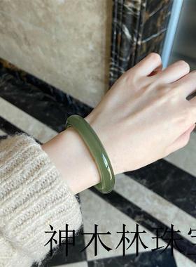 新疆和田玉色手镯女款晴水圆条湖水绿玉镯子美人条冰种玉髓手饰品