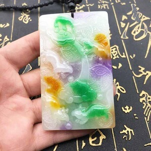 缅甸翡翠色玉石三色五鼠运财挂件玉吊坠双面工艺立体雕玉牌首饰品