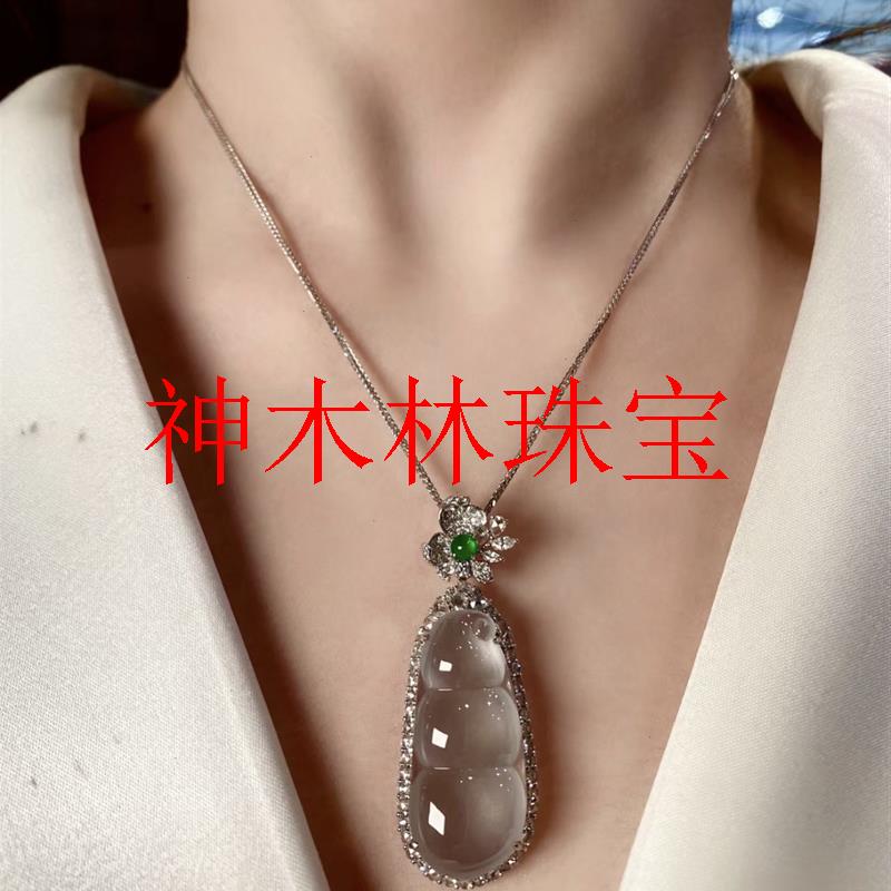 缅甸白冰翡翠色福豆吊坠毛衣链冰种四季豆玉坠金镶嵌福瓜观音项链