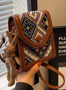 今年流行包包女2025新款高级感民族风手机包时尚小众单肩包斜挎包