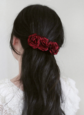 易梦玲同款 酒红缎面玫瑰花弹簧夹 半扎发夹订婚敬酒服发夹发饰