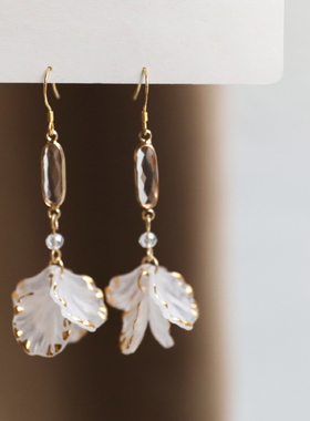 SUZEE原创 贵气千金撒金白色花瓣耳坠 切面水晶耳钩无耳洞925耳夹