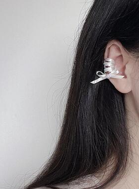 原创 耳间芭蕾个性手工交叉丝带蝴蝶结耳骨夹 纯欲少女无耳洞耳饰