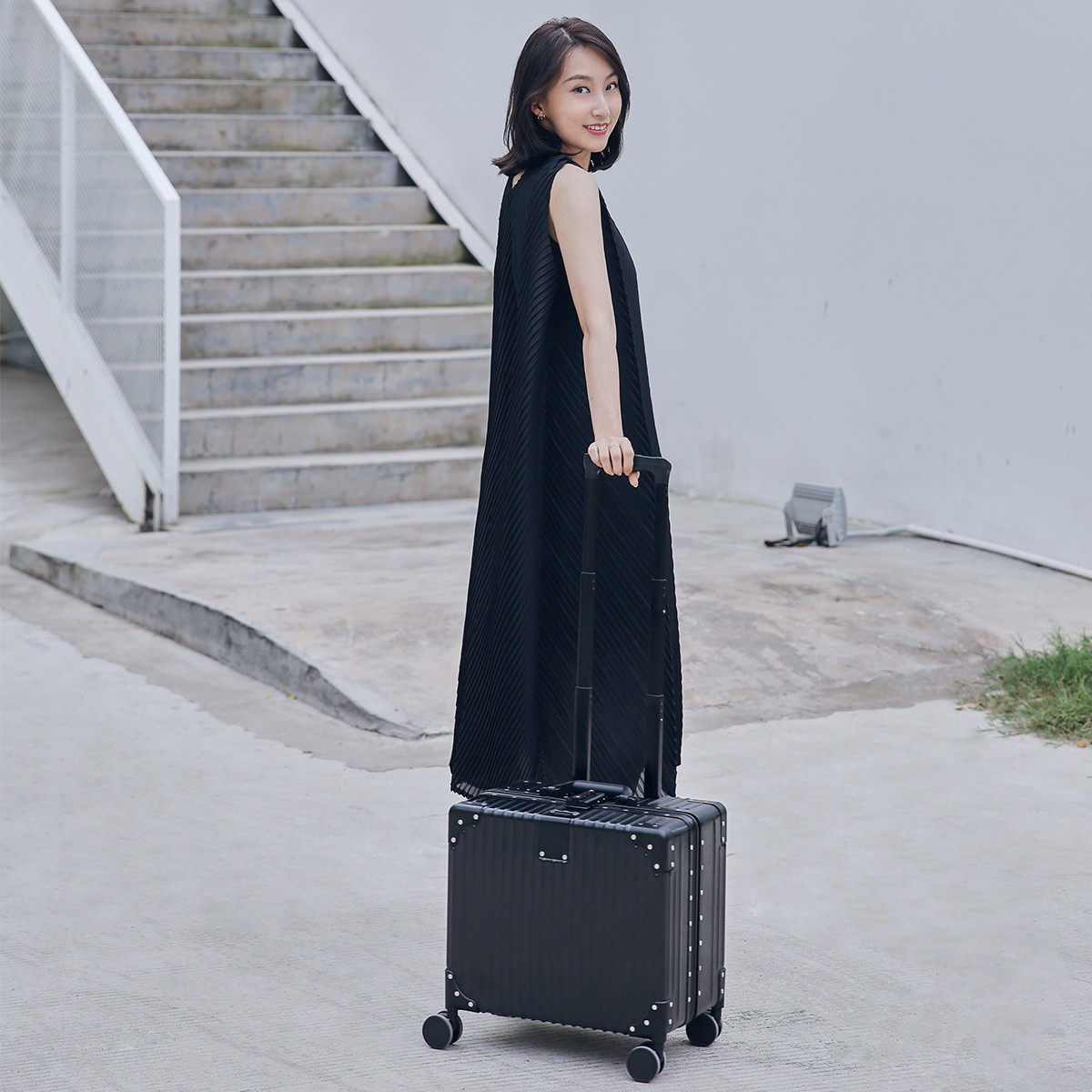 ELLE 铝框17寸拉杆箱 登机箱 横版行李箱 旅行箱