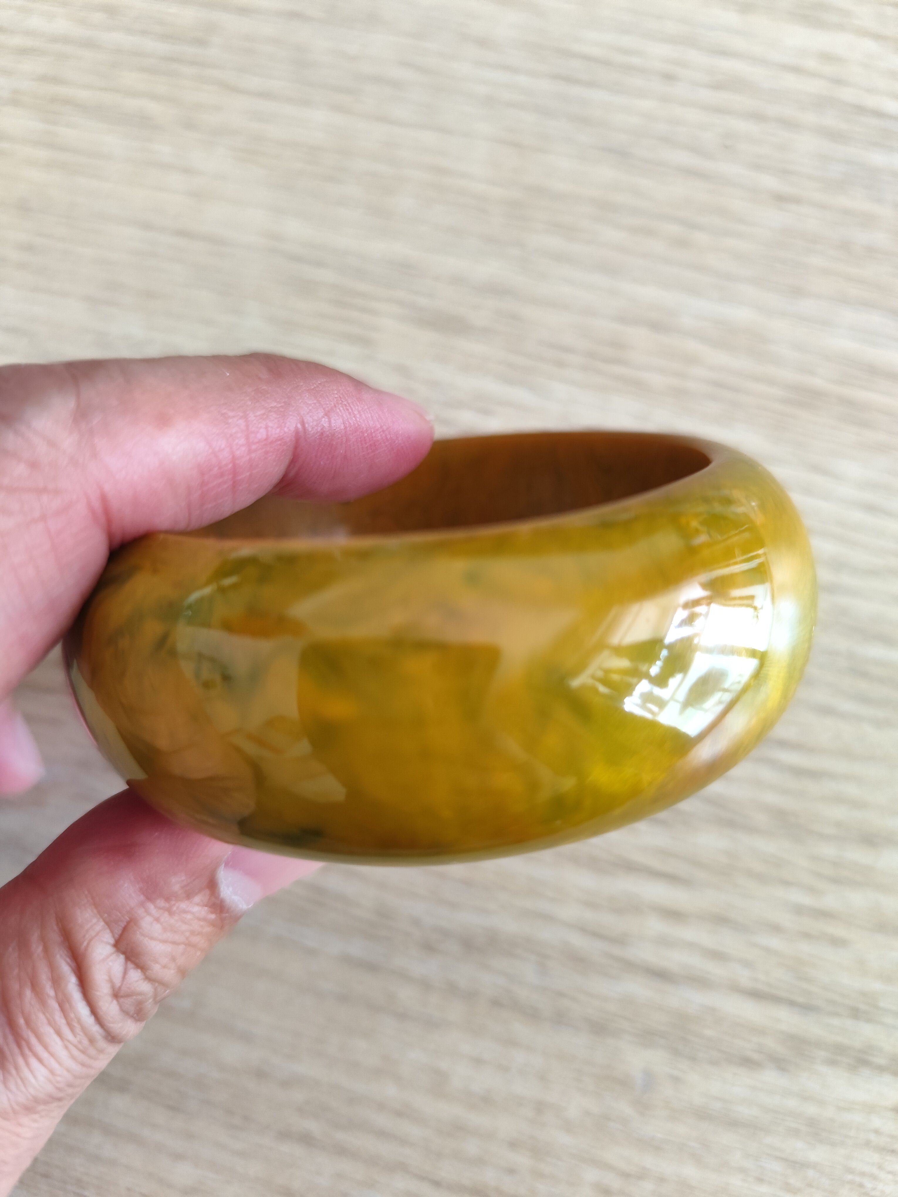 中东蜜蜡老手镯鹦鹉绿雪山圆手镯氧化变黄了贵族蜜蜡