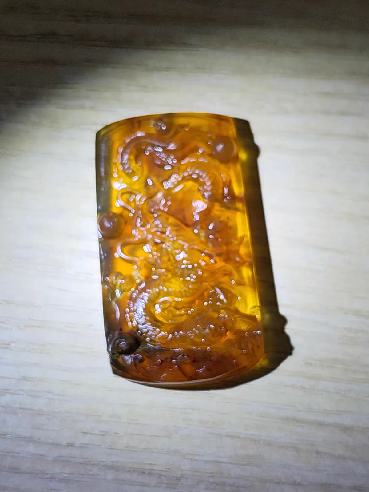 天然琥珀蜜蜡缅甸金棕珀小吊坠龙牌雕刻件