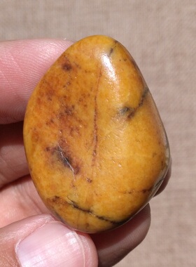 新疆和田玉黄沁籽料原石吊坠