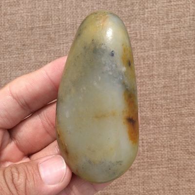 和田玉四色青花籽料原石手把件