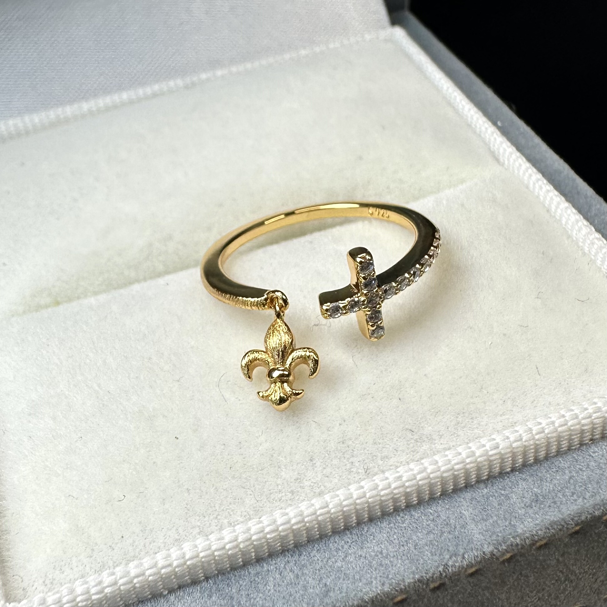 经典意式轻奢风十字鸢尾花手工拉丝工艺925纯银镀厚金尾戒戒指女