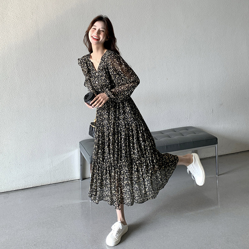 法式复古碎花连衣裙女2025春秋新款设计感小众气质显瘦V领长裙子图片