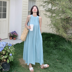 无袖连衣裙女夏季2025新款海边度假长裙设计感褶皱极简夏款连身裙图片