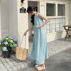 无袖连衣裙女夏季2025新款海边度假长裙设计感褶皱极简夏款连身裙图片
