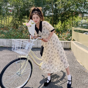 茶歇法式娃娃领碎花连衣裙女夏季2025年新款小清新甜美宽松长裙子图片
