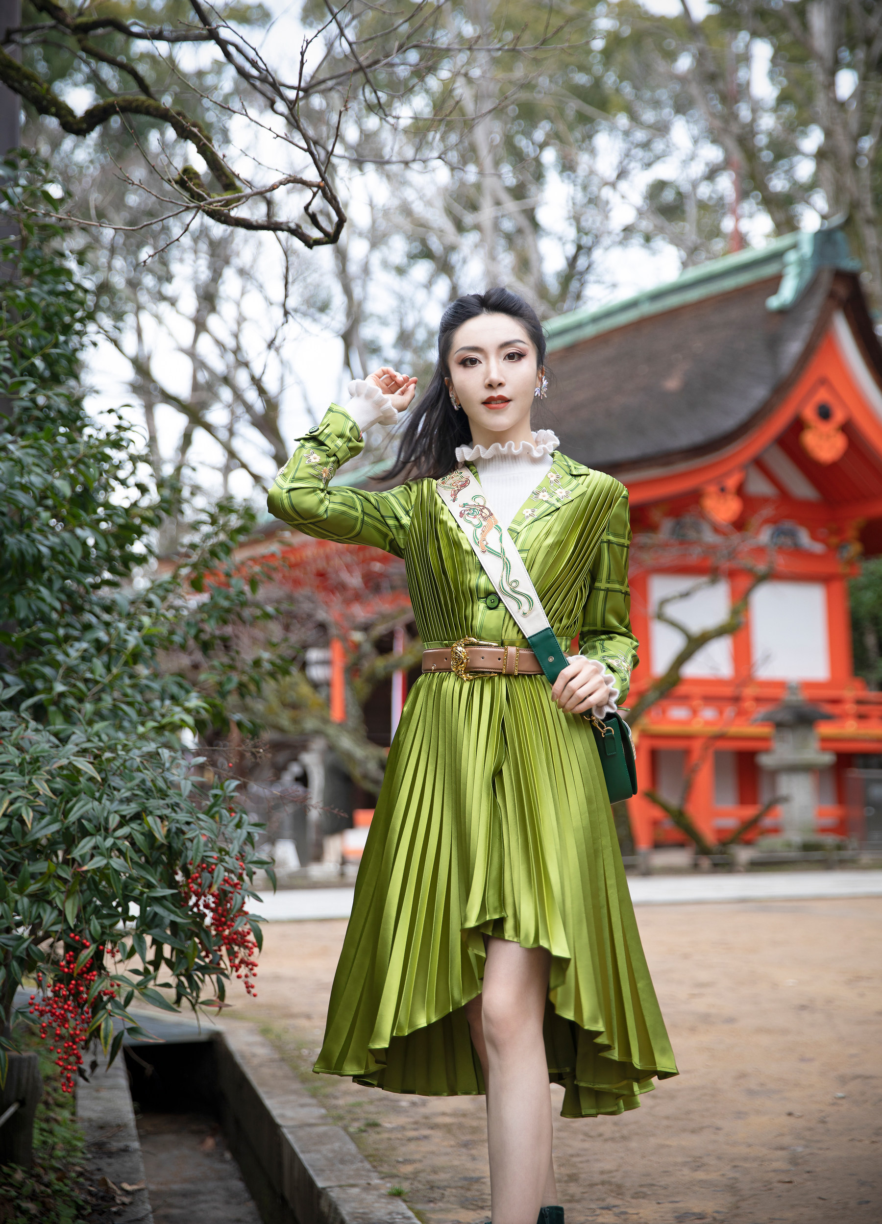 magic q原创 牛油果绿日式元素樱花仙鹤刺绣可拆卸两件套风衣外套