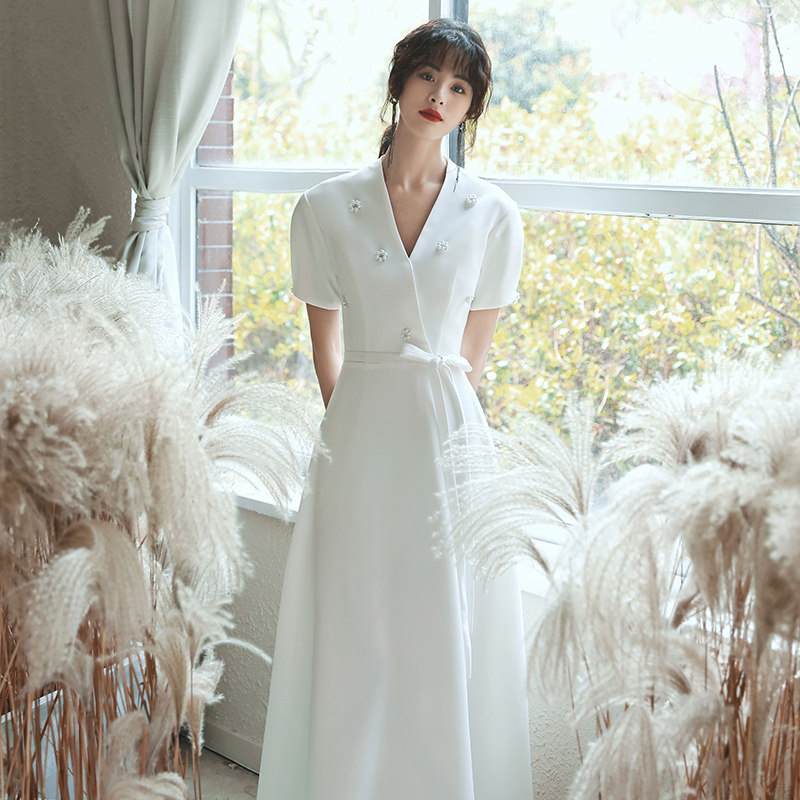 高端小个子晚礼服女白色缎面平时可穿婚纱领证登记连衣裙赫本风