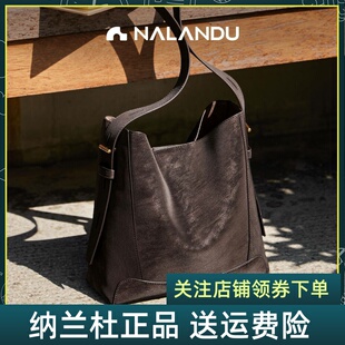 纳兰杜水桶包女2026新款春麂皮包包大容量通勤单肩真皮斜挎包女包