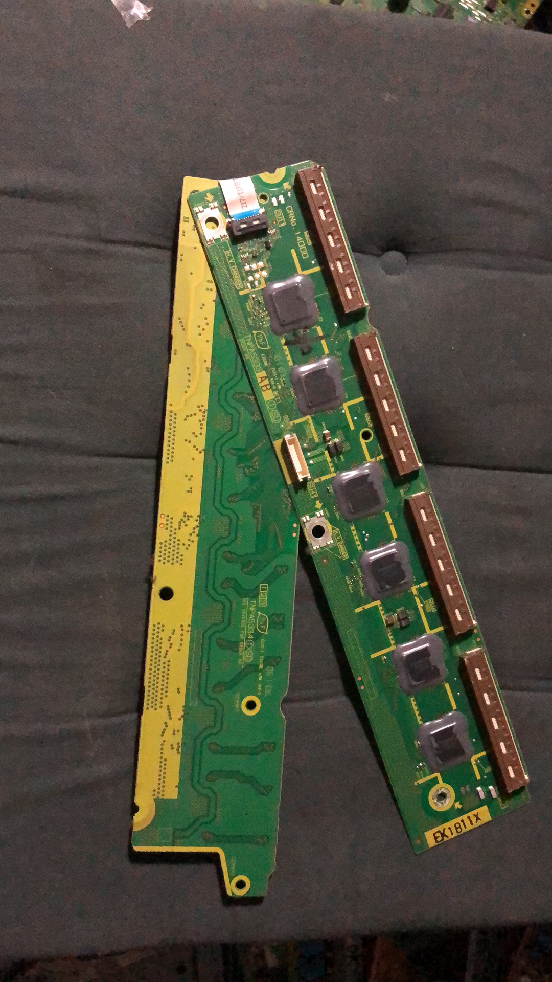 一对 原装松下TH-P46U30C缓冲板TNPA5333AB TNPA5334AB实物图