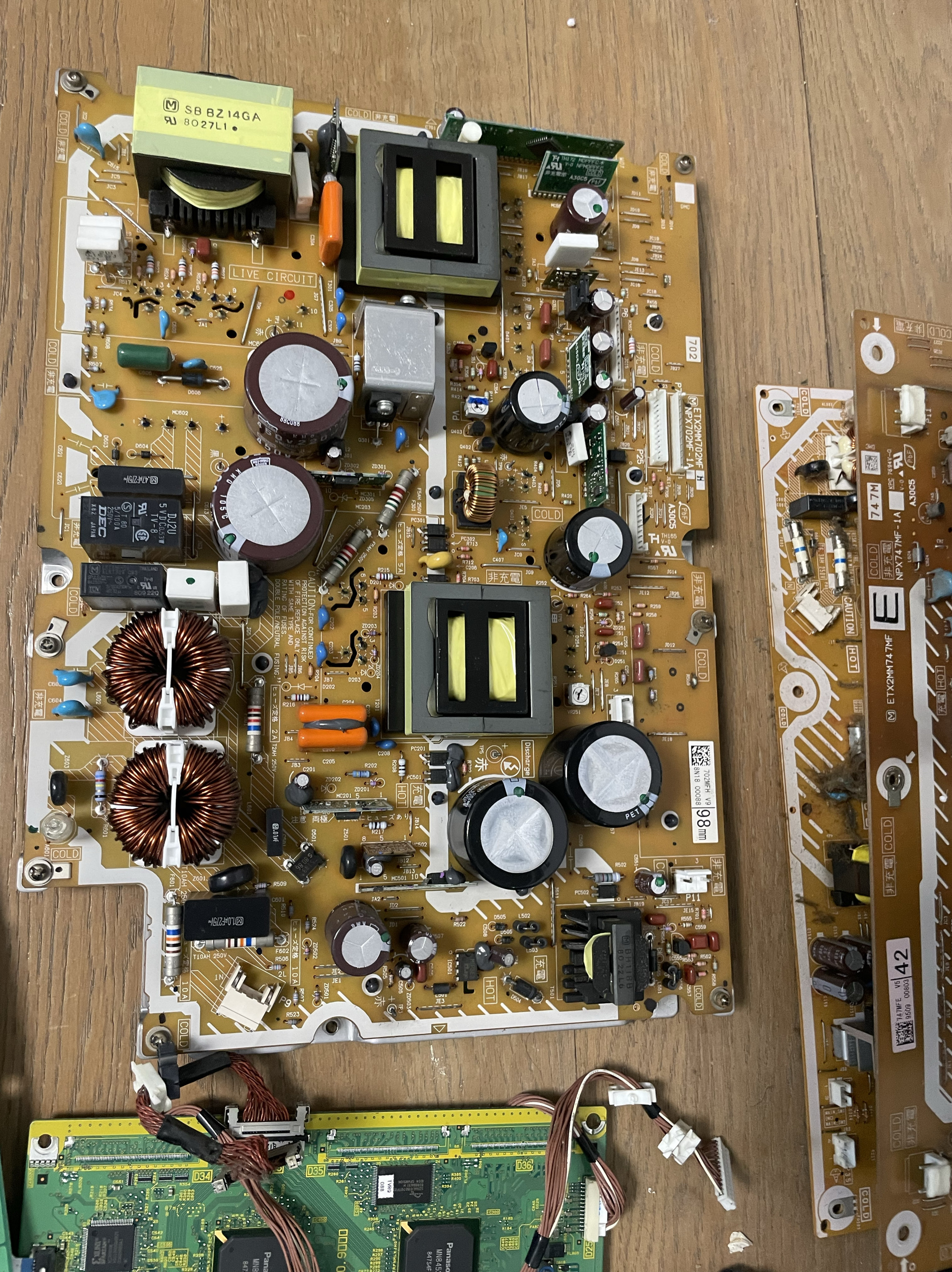 TH-42PZ80C电源板ETX2MM702MF H NPX702MF-1A实物图