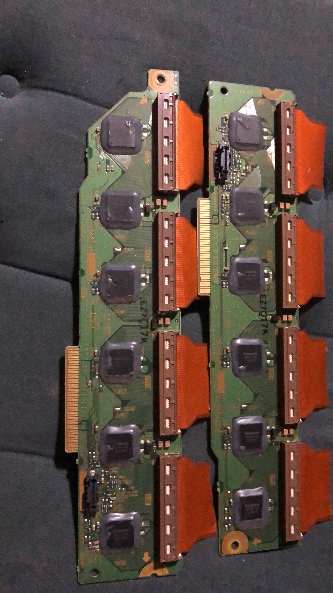 松下TH-42PV70C TH-42PV700C 缓冲板 TNPA4184 TNPA4185实物图